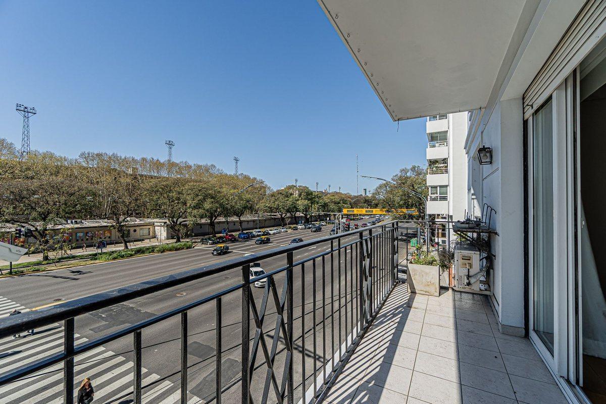 Apartamento de 5 dormitórios no 6º andar em Palermo com vaga de garagem