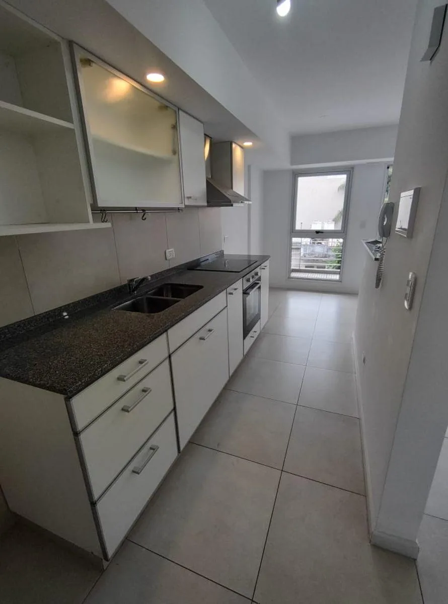 Apartamento de dois ambientes com vaga de garagem em Morón