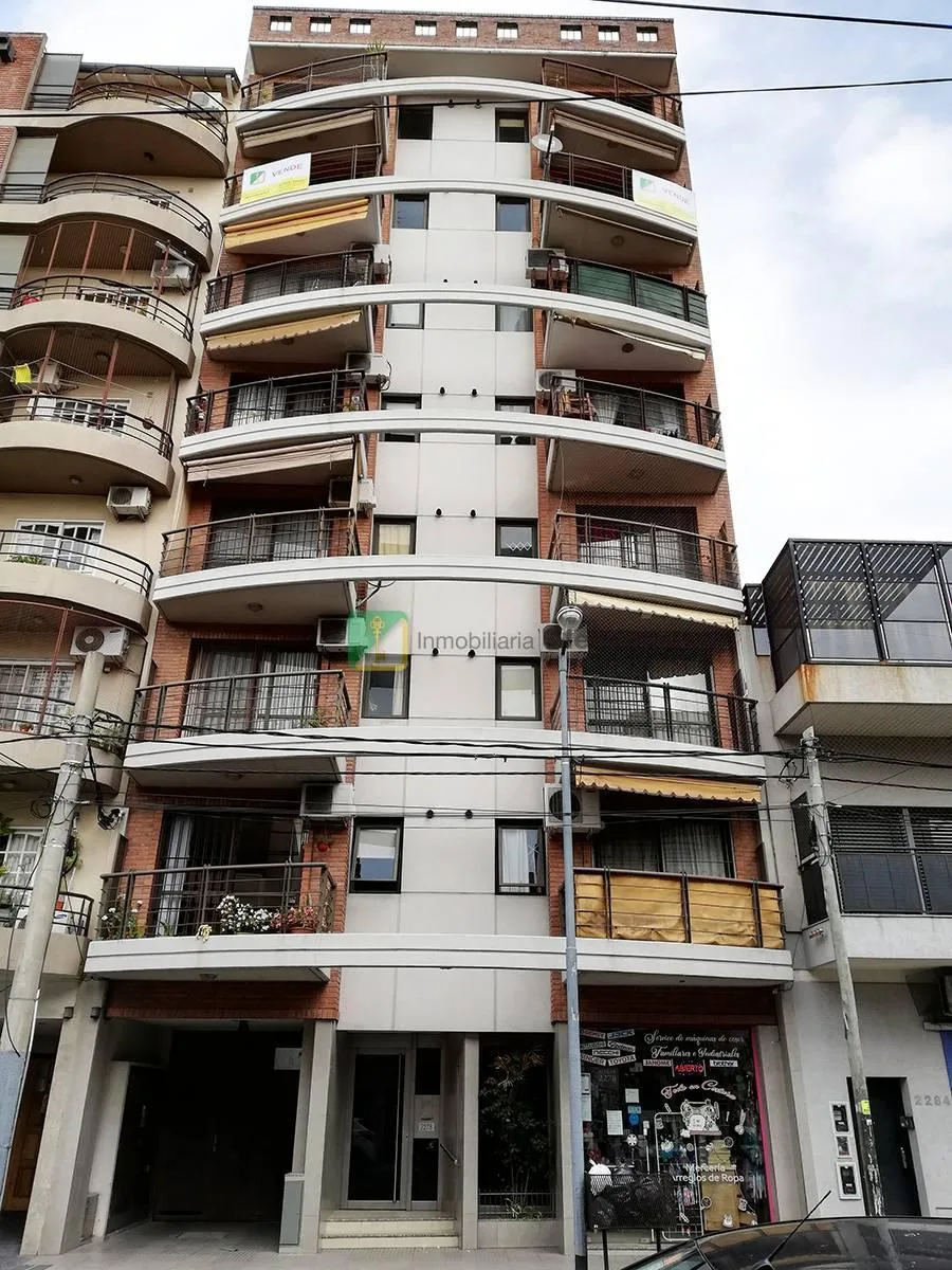 Three-bedroom apartment with double covered parking in General San Martín