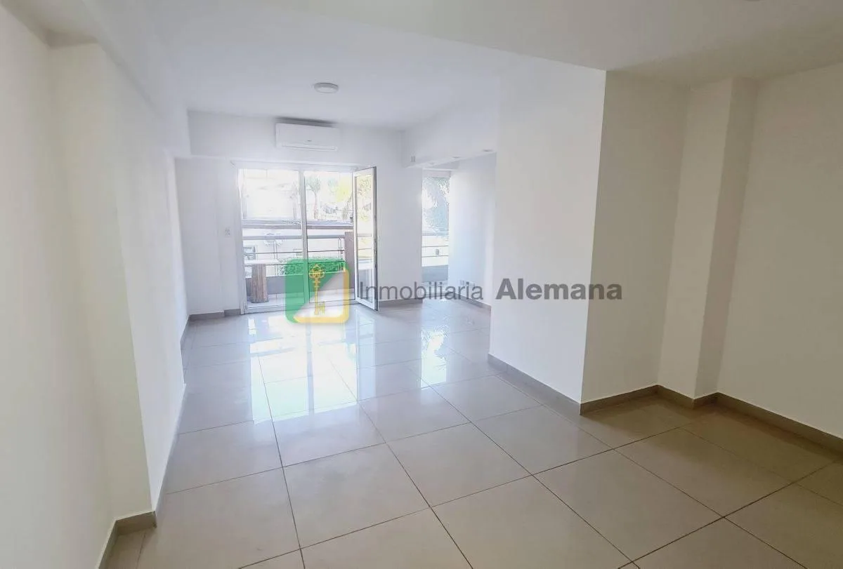 Studio apartment overlooking the park in Villa Ballester