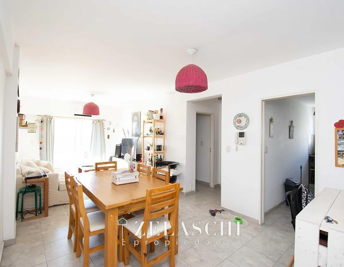 Apartamento de dois ambientes com 1 quarto e vaga de garagem em Tres de Febrero