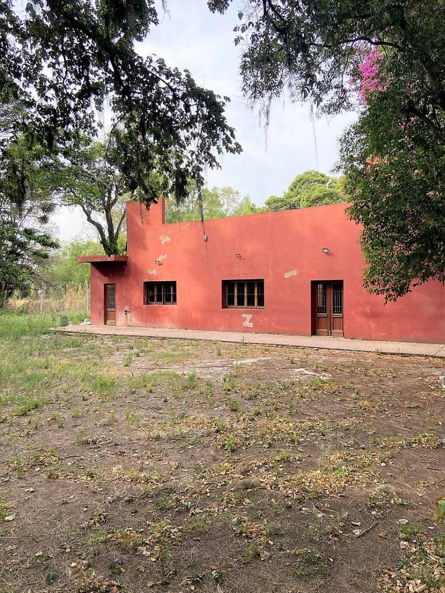 House with two homes on large lot in La Plata
