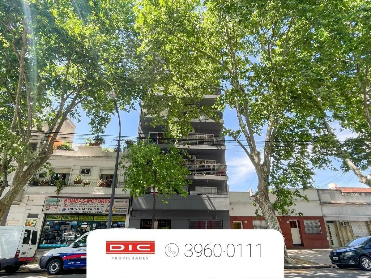 Studio apartment with terrace-style balcony in Parque Chas