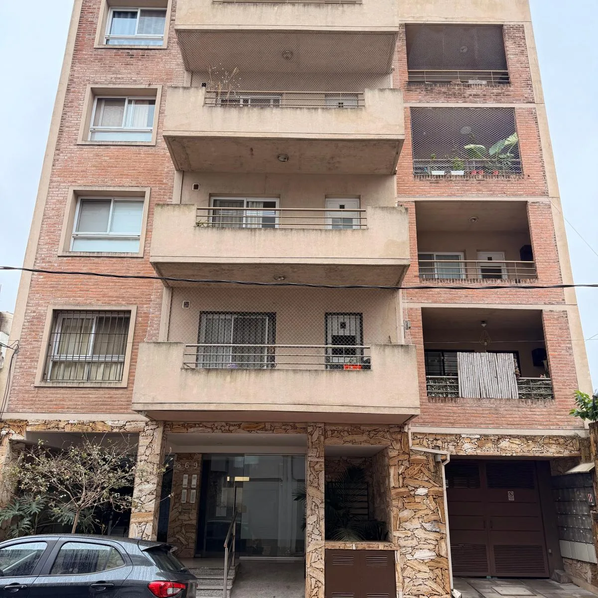 Departamento de 2 ambientes con cochera y balcón con parrilla en San Fernando