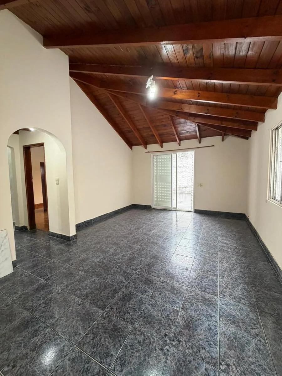 Ground-floor or upper-unit PH with 1 bedroom in Lomas de Zamora