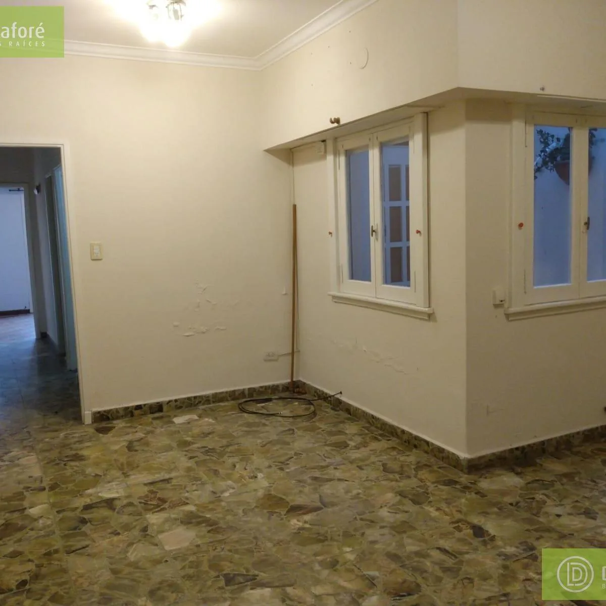 Apartamento de dois ambientes com terraço privativo em Beccar