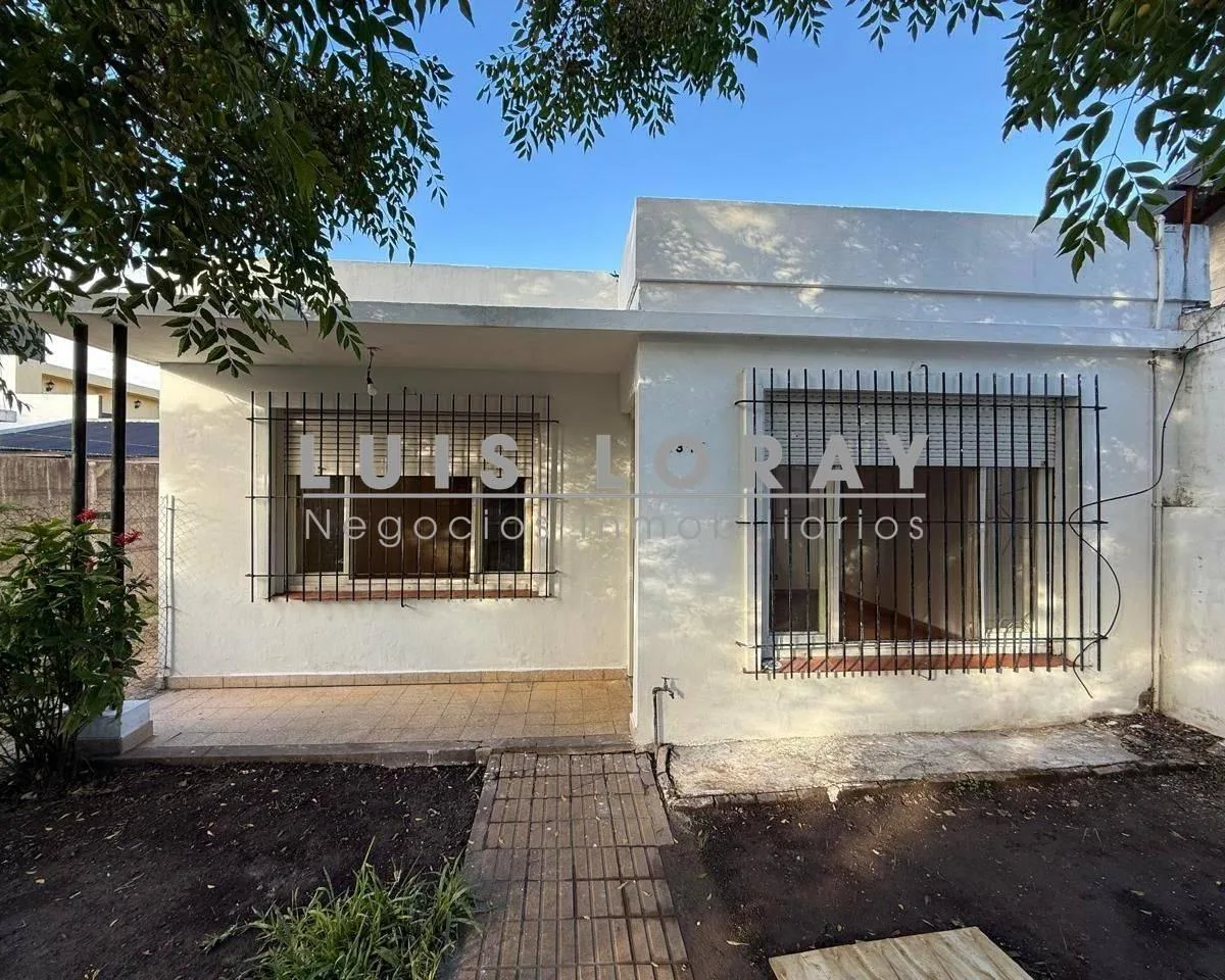 Casa de 3 Ambientes con Patio  Burzaco
