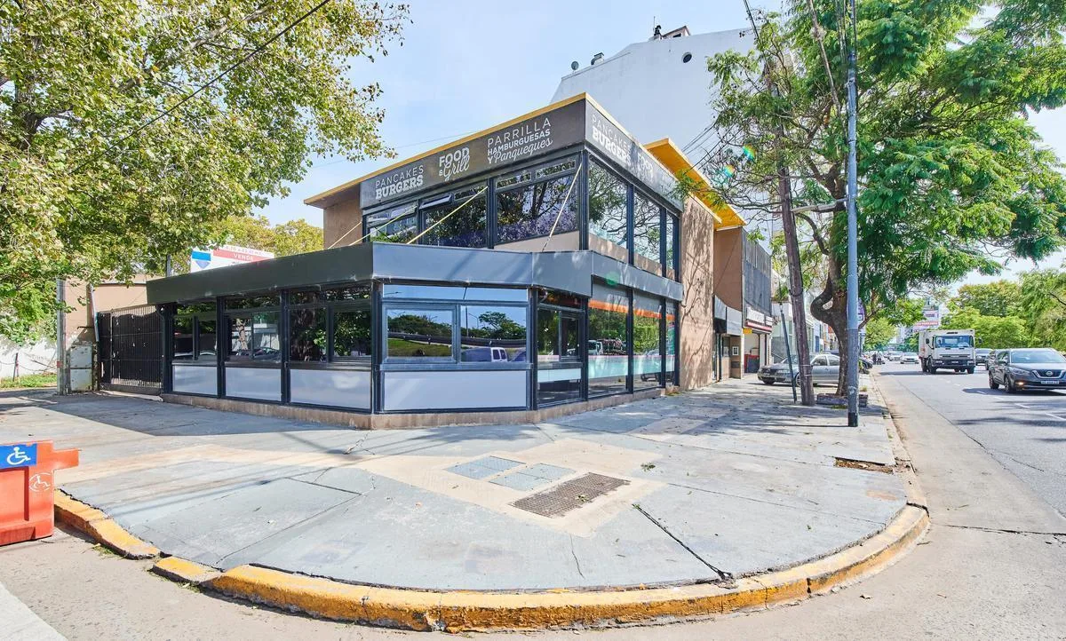 Local comercial en esquina en Buenos Aires