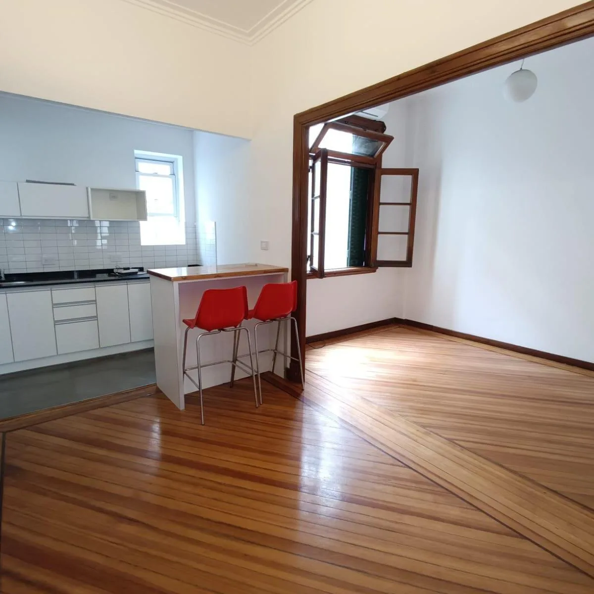 Apartamento de três ambientes com 2 dormitórios em Monserrat