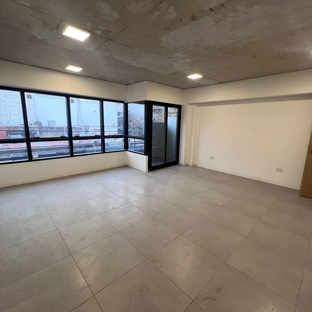 Квартира-студия в Almagro с балконом