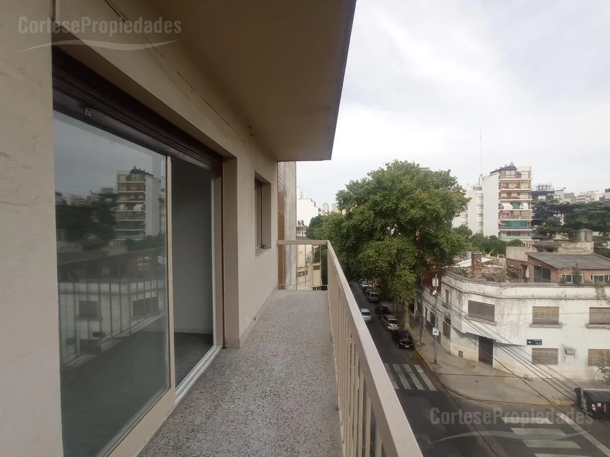 Departamento de 3 ambientes en esquina en Flores