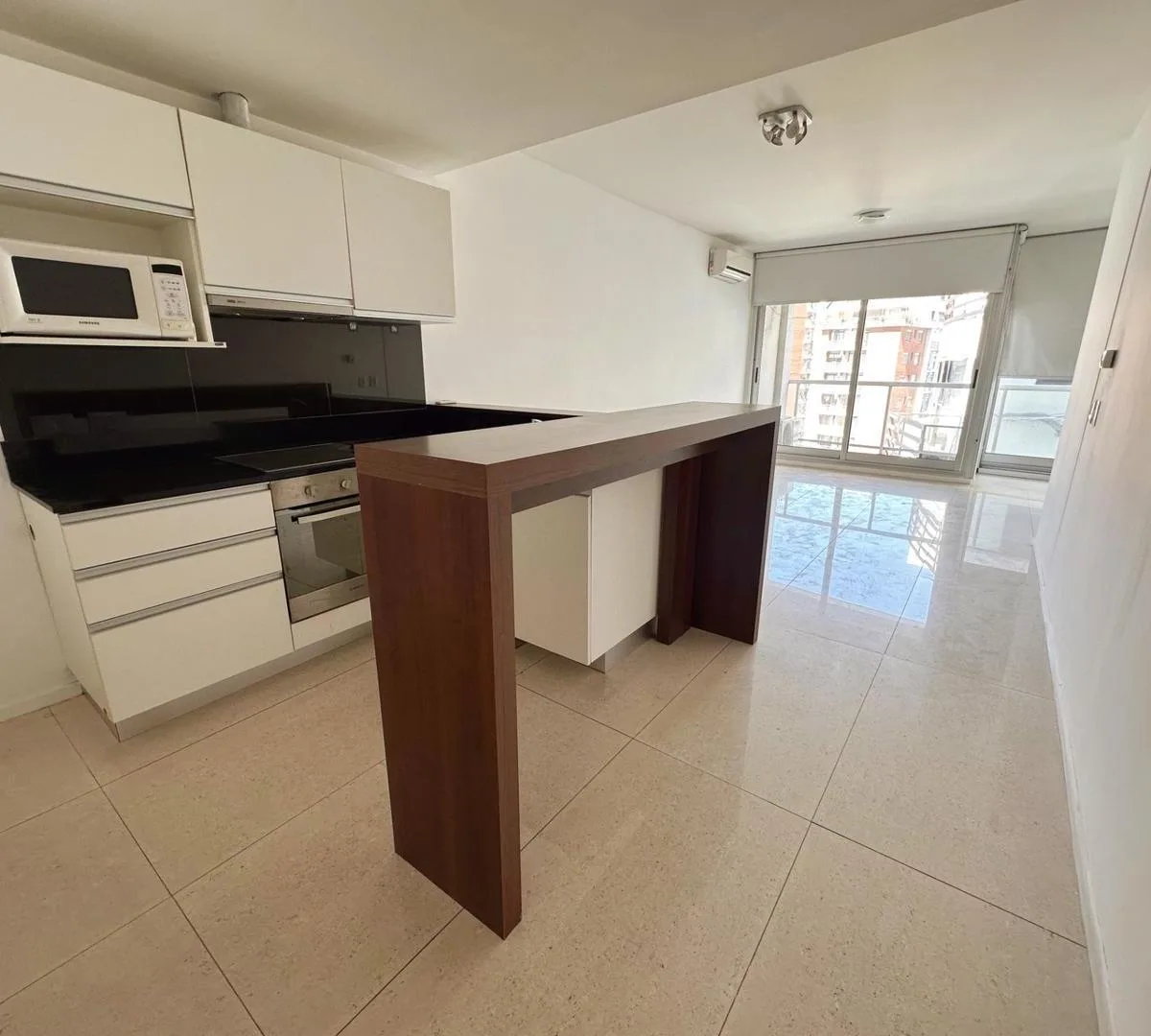 High-floor studio apartment with covered assigned parking in Palermo