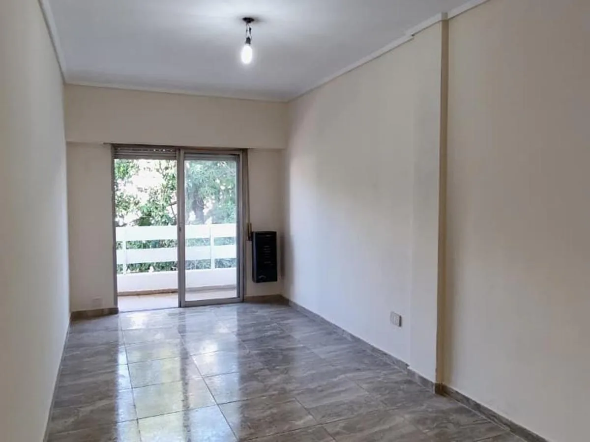 Departamento de 2 ambientes con balcón en Banfield