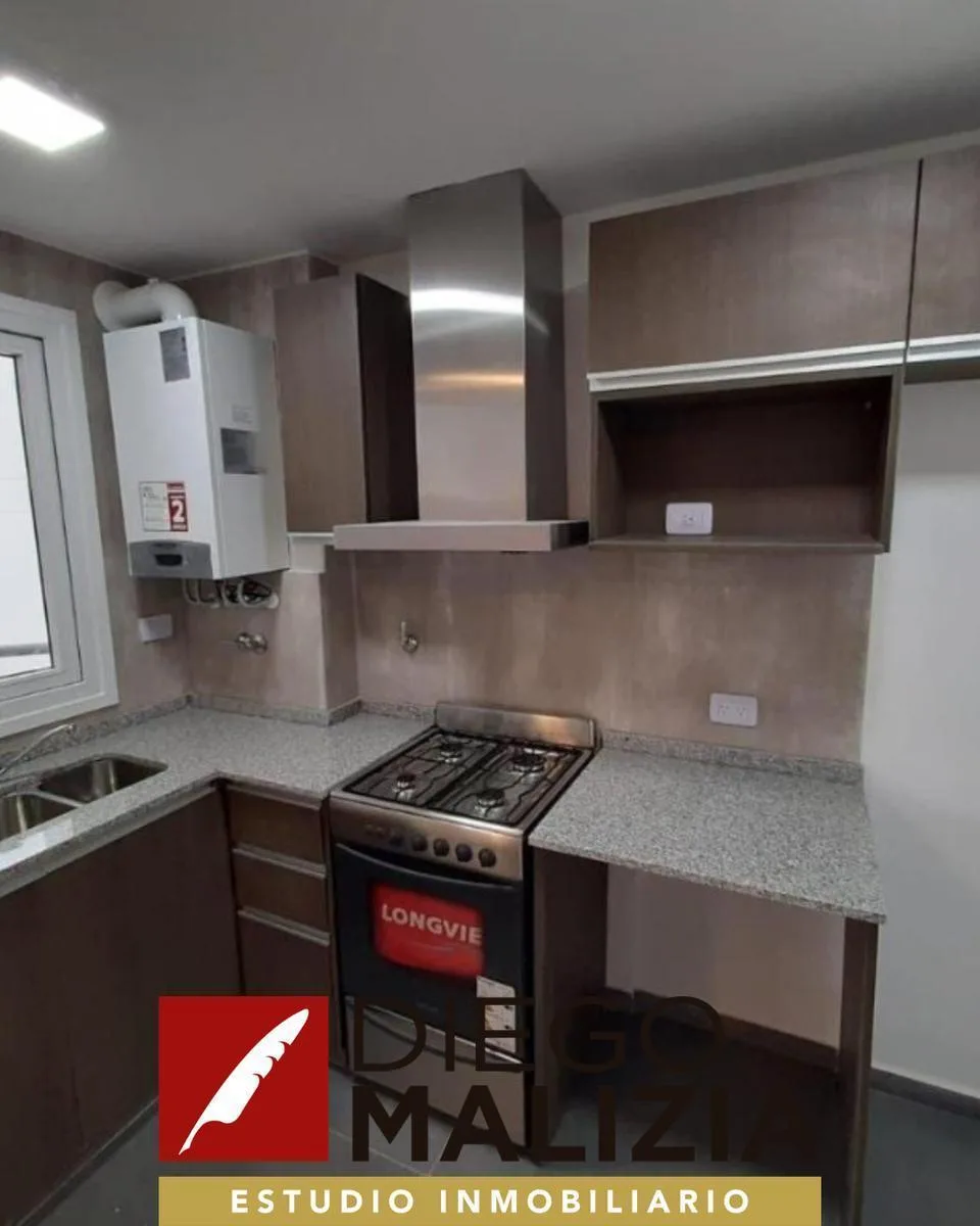 Two-room apartment with parking in Banfield Este