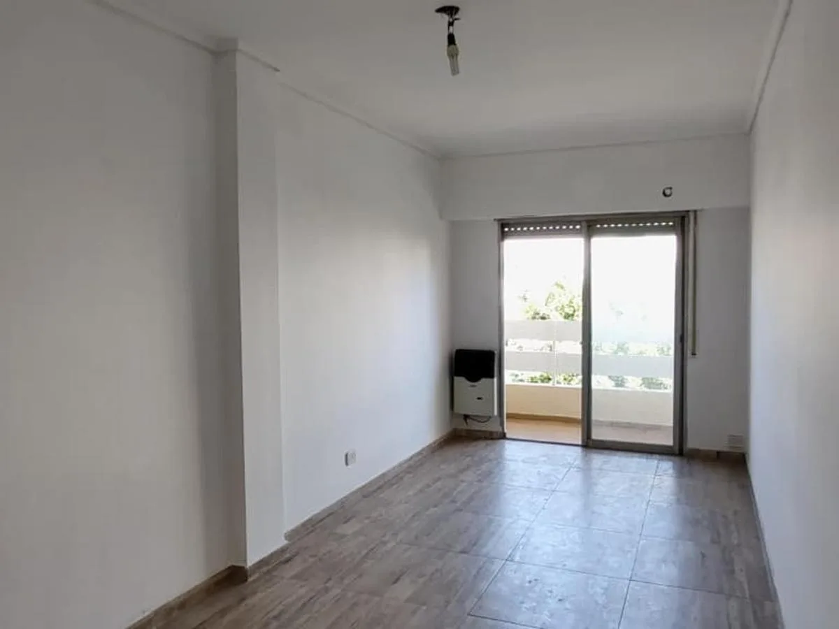 Departamento de 2 ambientes en Banfield centro