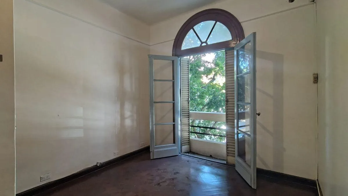 Apartamento de três ambientes com varanda em San Telmo