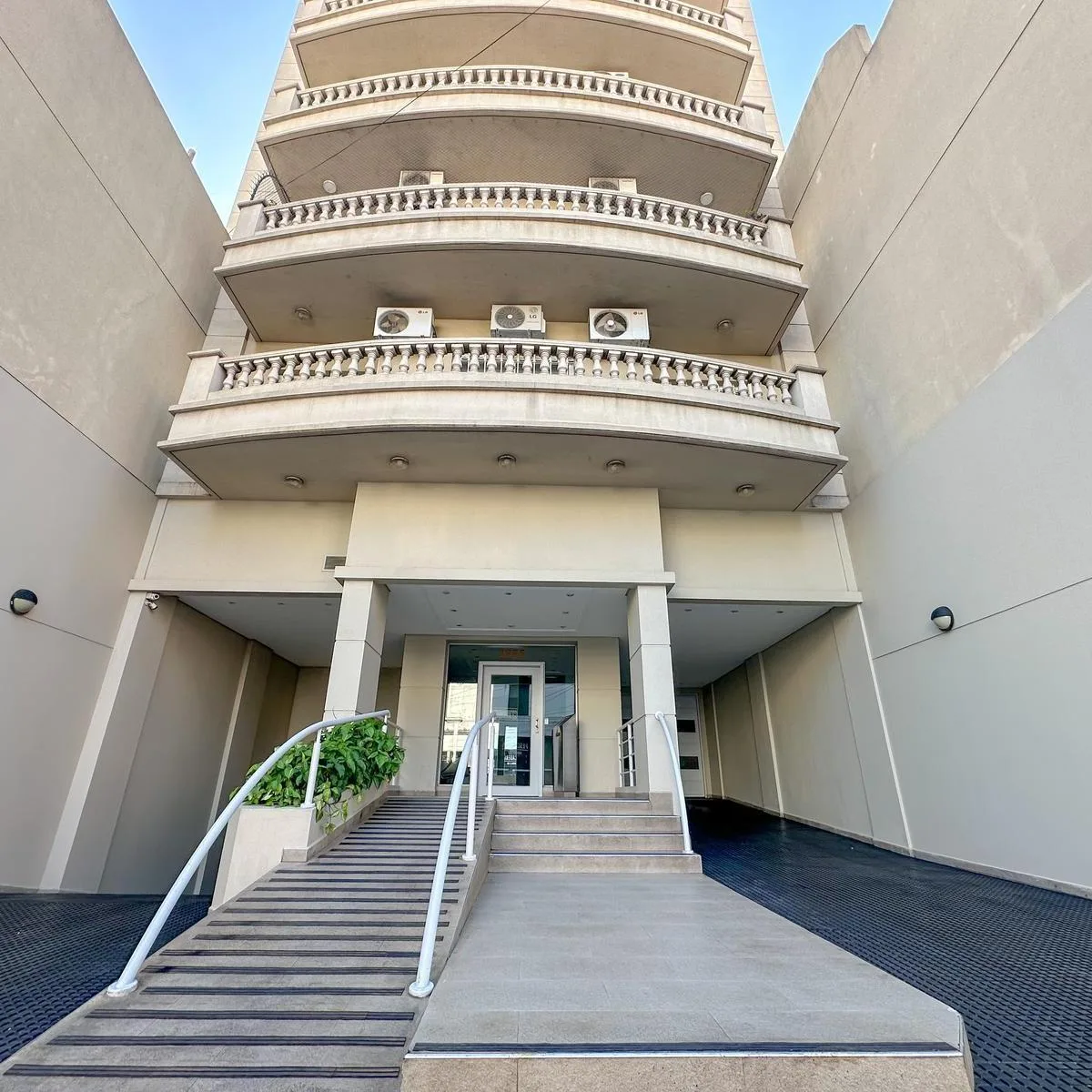 Apartamento de 2 ambientes com 1 quarto e varanda-terraço em Lanús Este