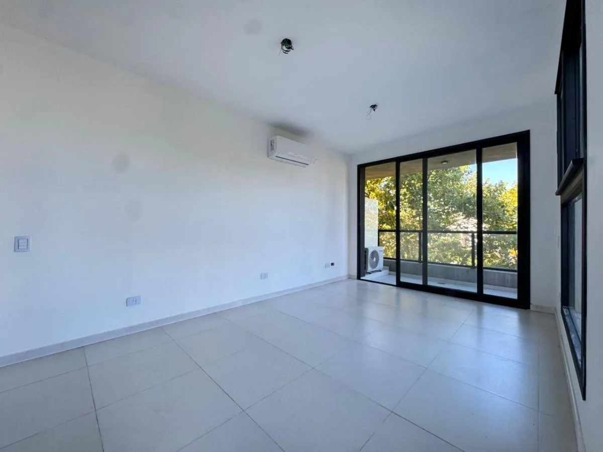 Monoambiente con terraza y balcón en Villa del Parque