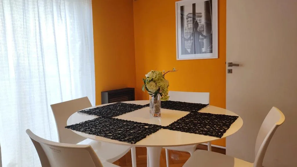 Двухкомнатная квартира с мебелью и балконом французского типа в Saavedra