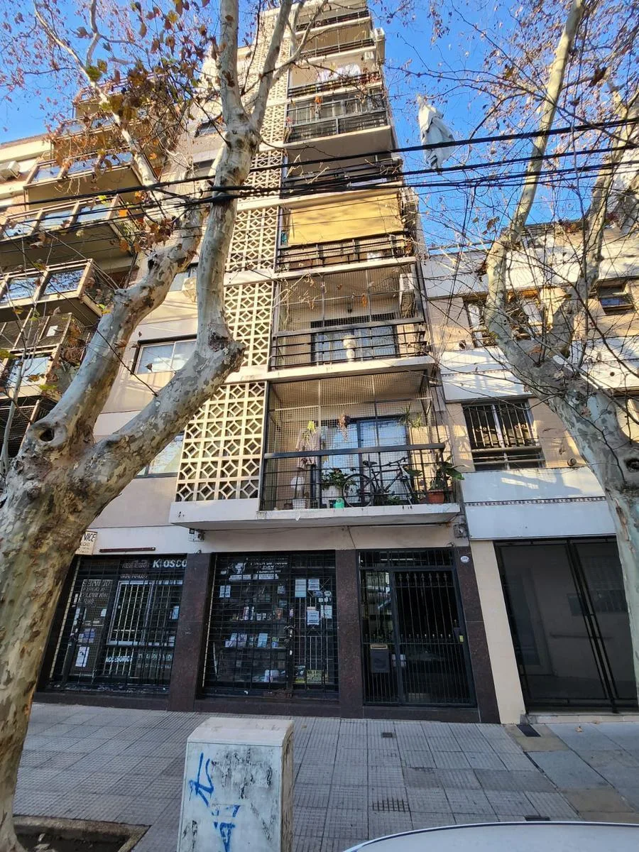 Apartamento de 3 ambientes com 2 dormitórios em Almagro
