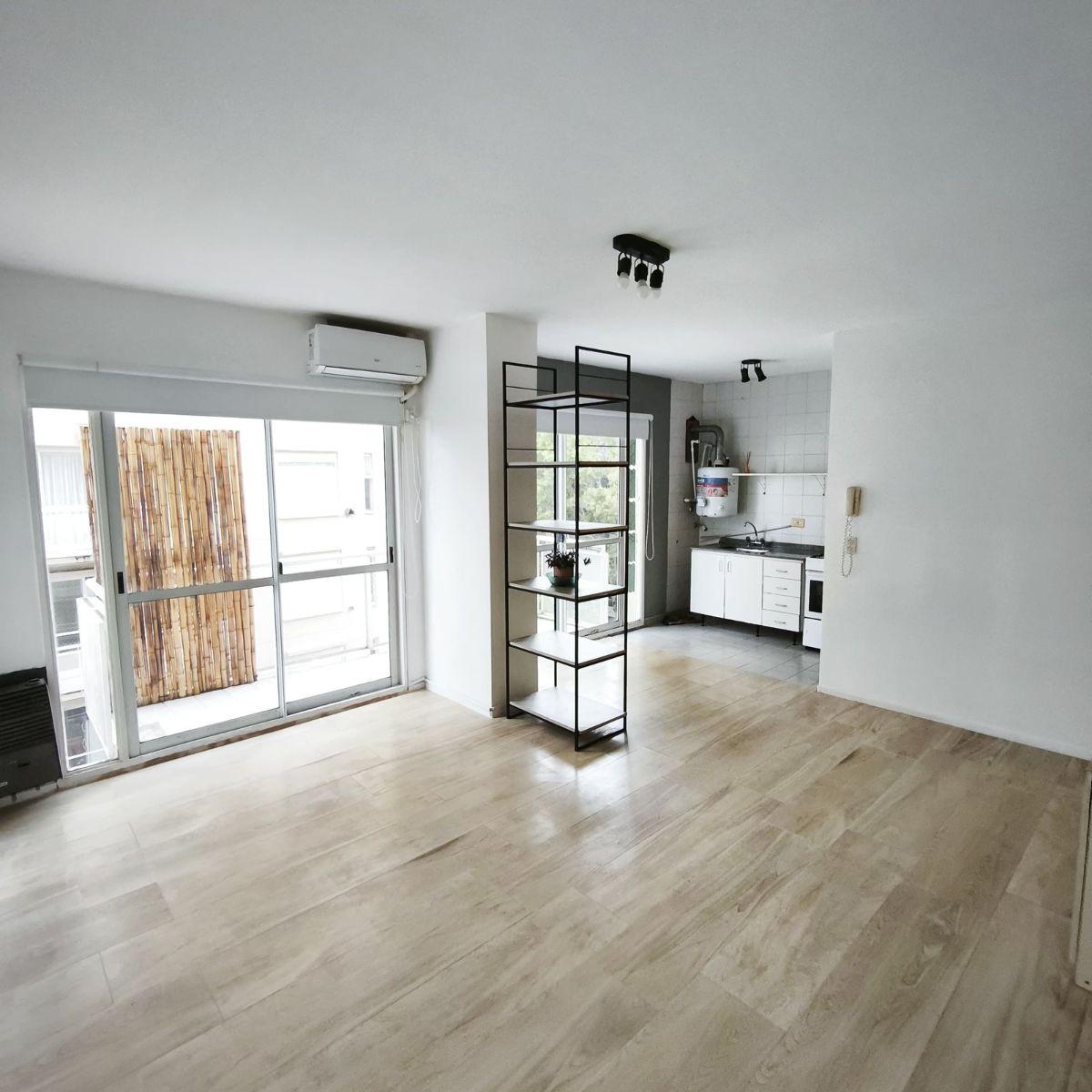 Kitnet com varanda para alugar em Belgrano