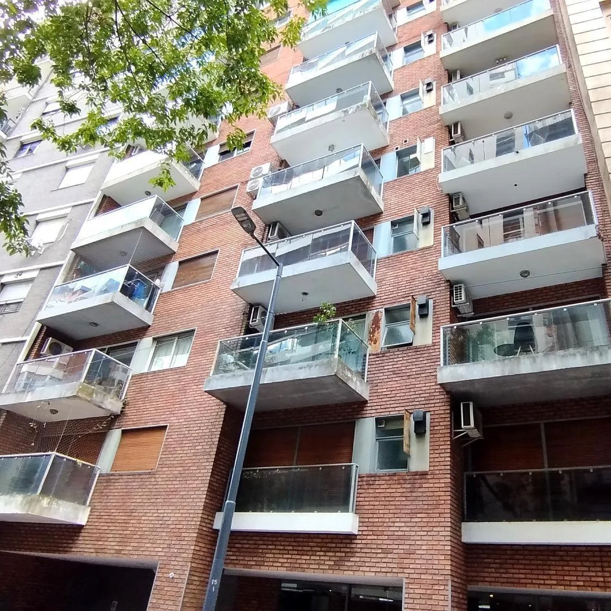 Apartamento de 2 dormitórios com varanda-terraço mobiliado em Retiro