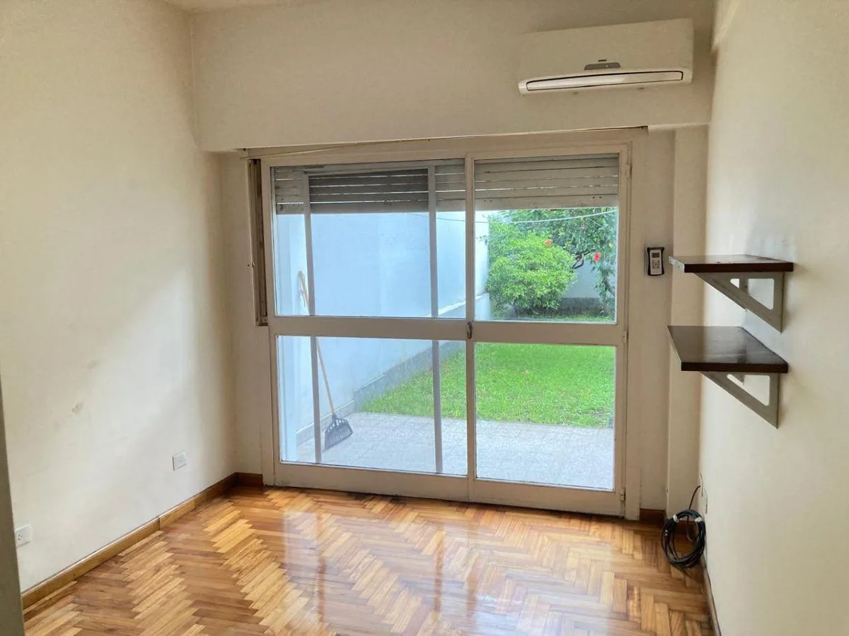 PH con patio de 2 ambientes en Parque Patricios