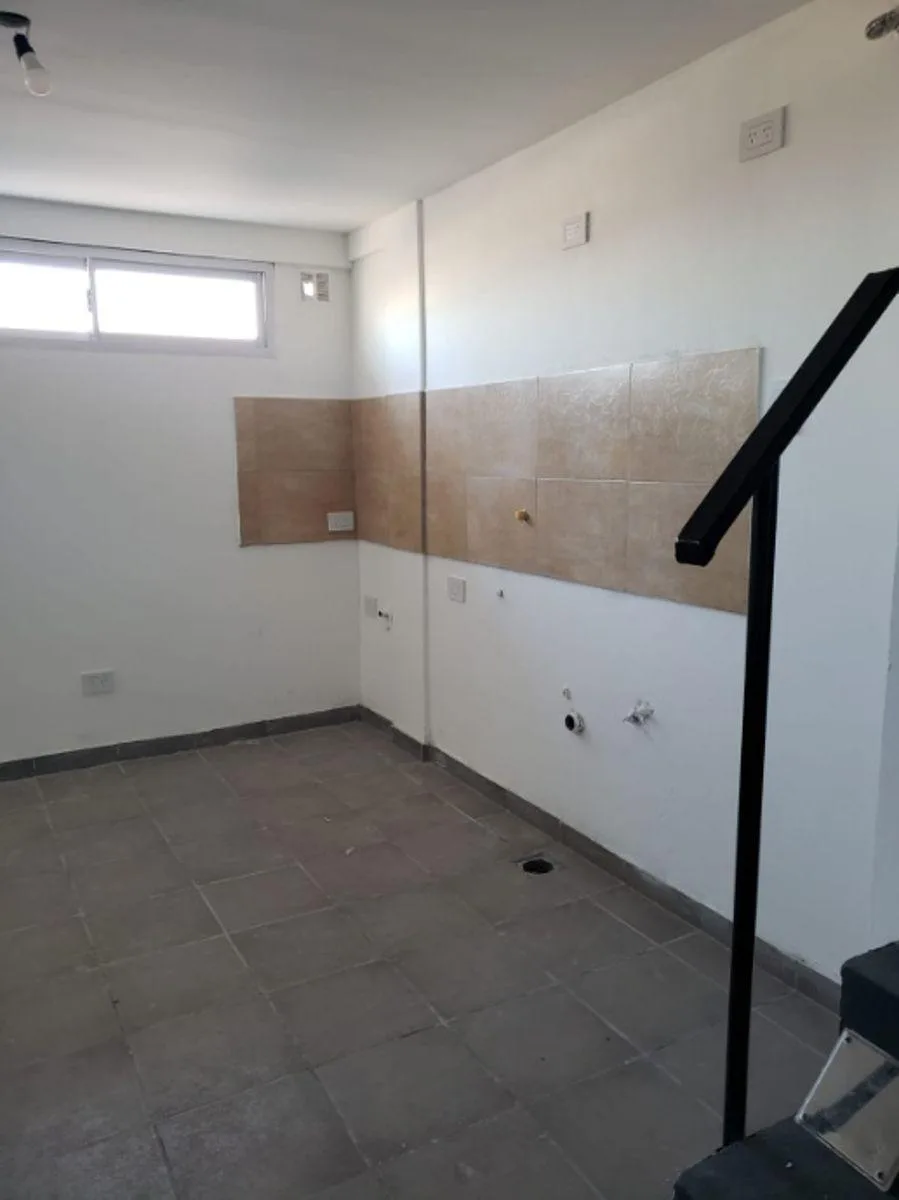 Departamento dúplex de 2 dormitorios en Lanús Oeste