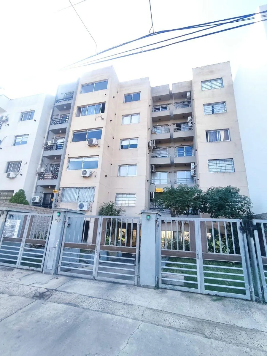 Квартира-студия в Haedo Sur, окна во двор