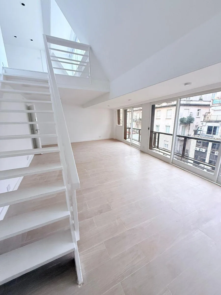 Triplex com 4 dormitórios e terraço em Palermo