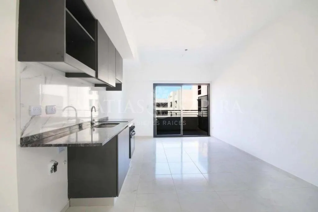 Kitnet novo com varanda em Ituzaingó