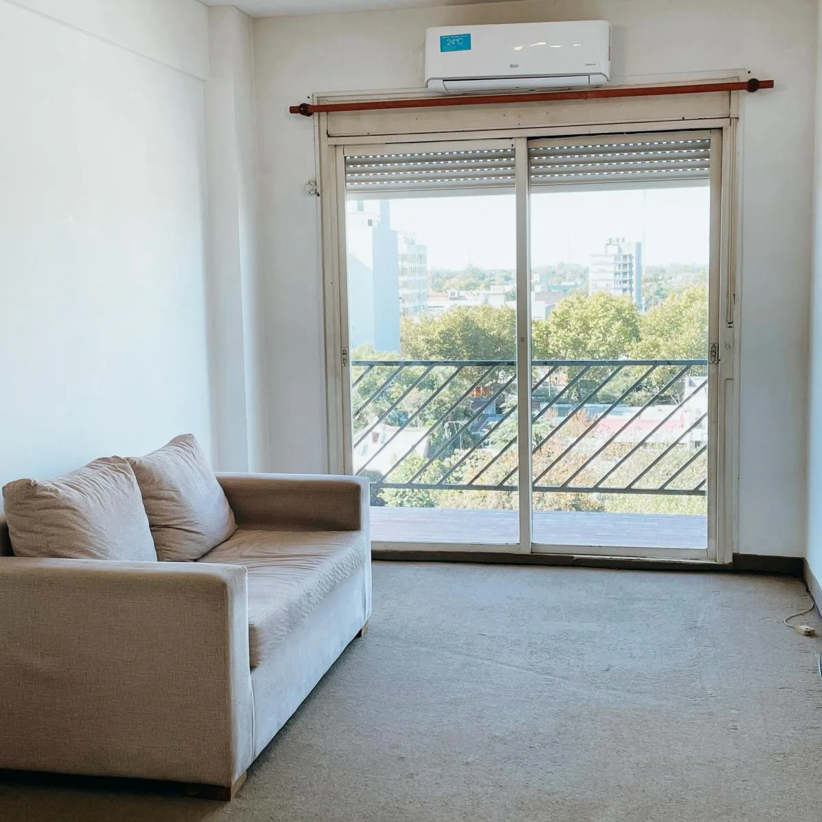 Unfurnished one-bedroom apartment in Pilar