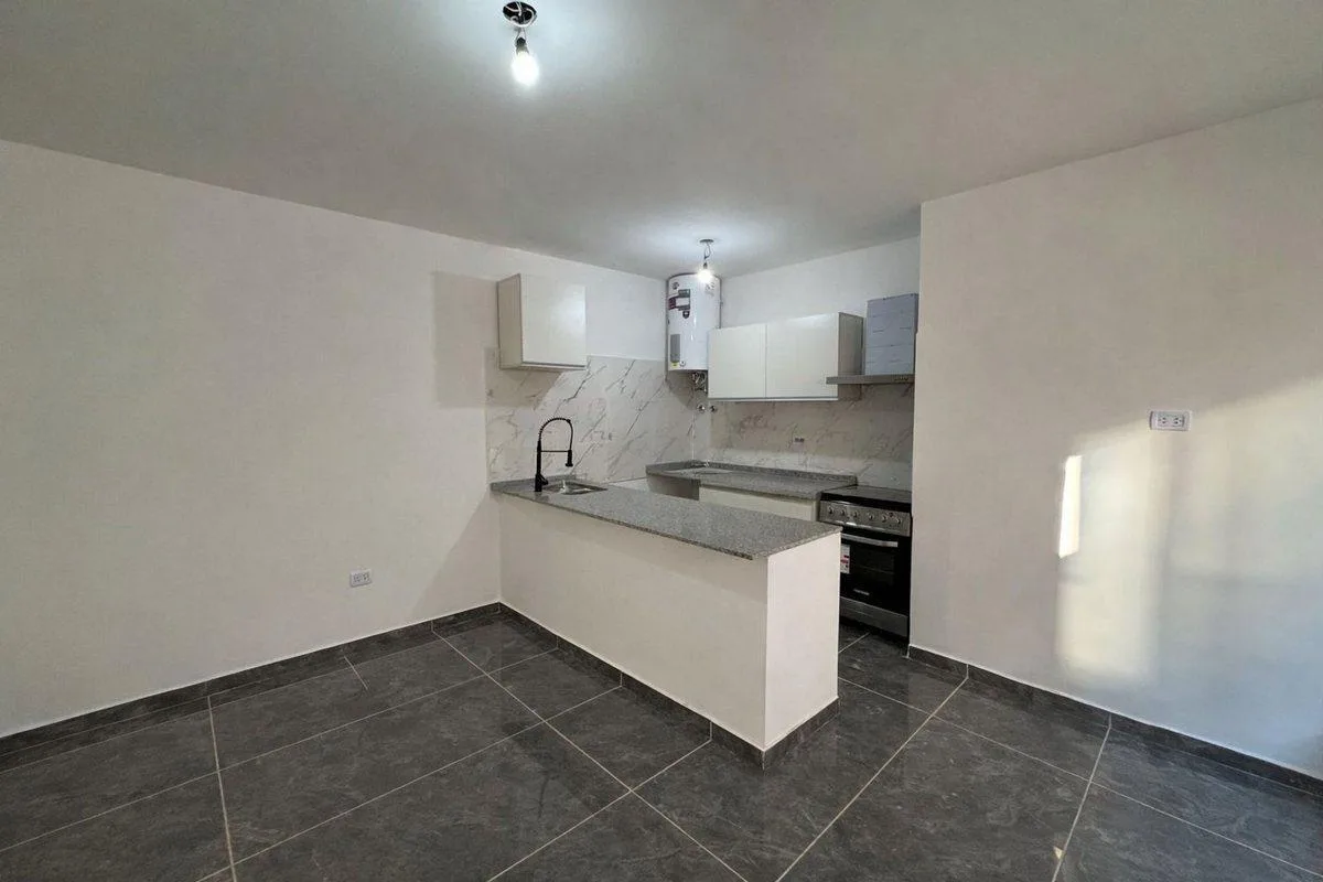 Departamento de 3 ambientes a estrenar con cochera en Hurlingham