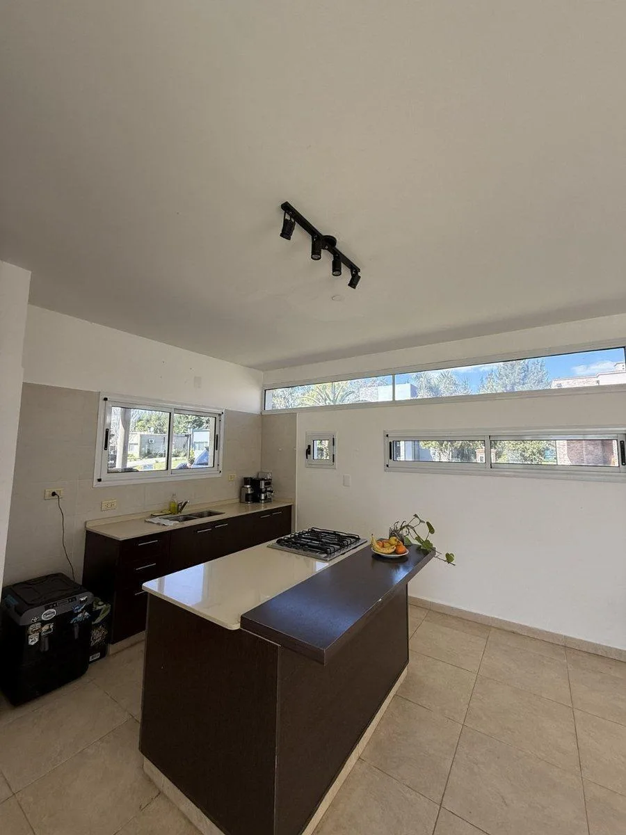 Casa de 3 dormitórios para alugar em Presidente Perón