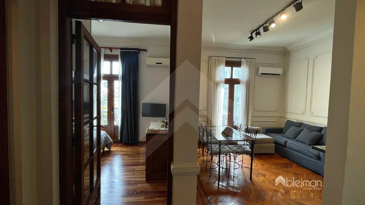 Apartamento de três ambientes mobiliado em Boedo