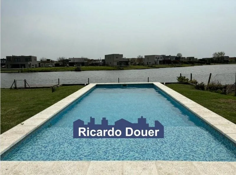 Casa en Alquiler Anual Amoblada con Salida a La Laguna en El Cantón - Escobar