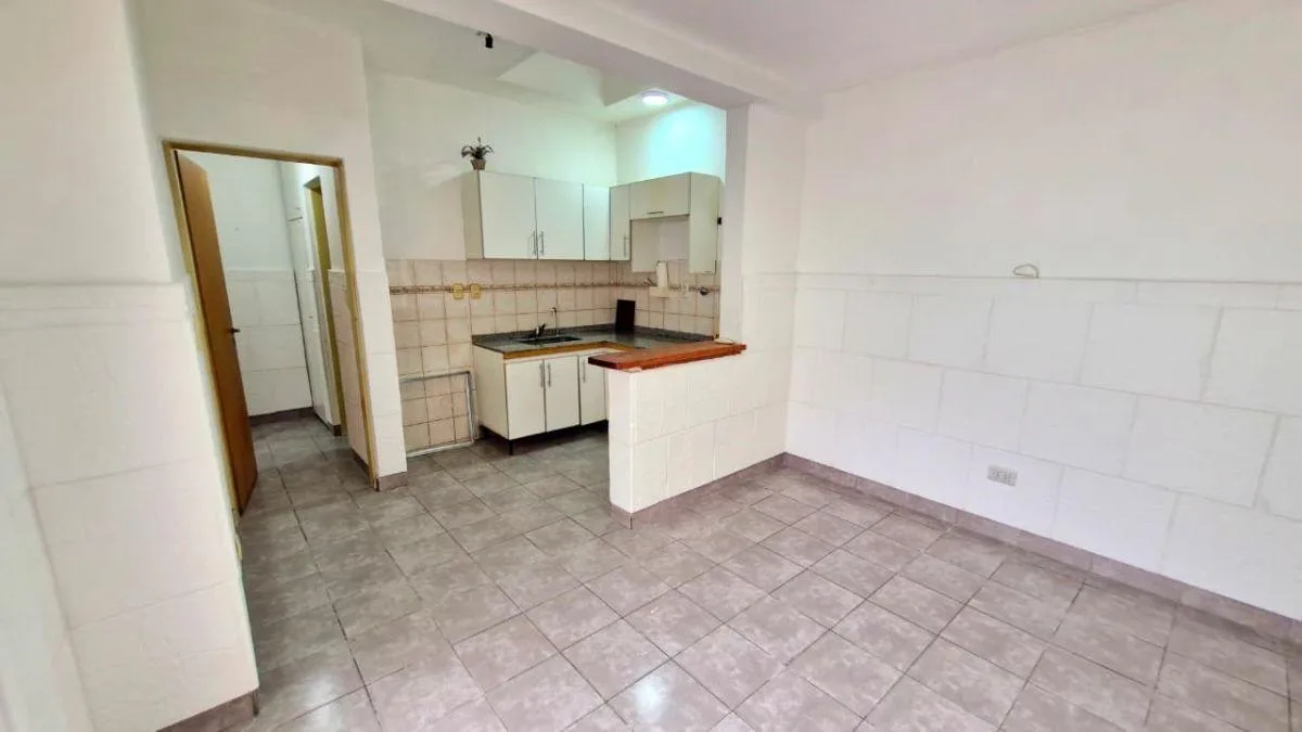 PH de dois ambientes com pátio em Lanús