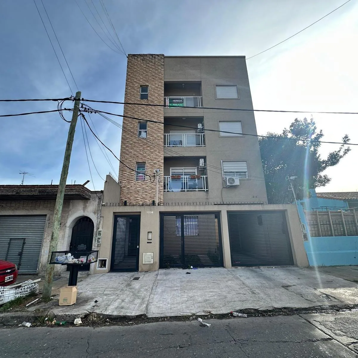 Kitnet com varanda nos fundos no 1º andar em La Matanza