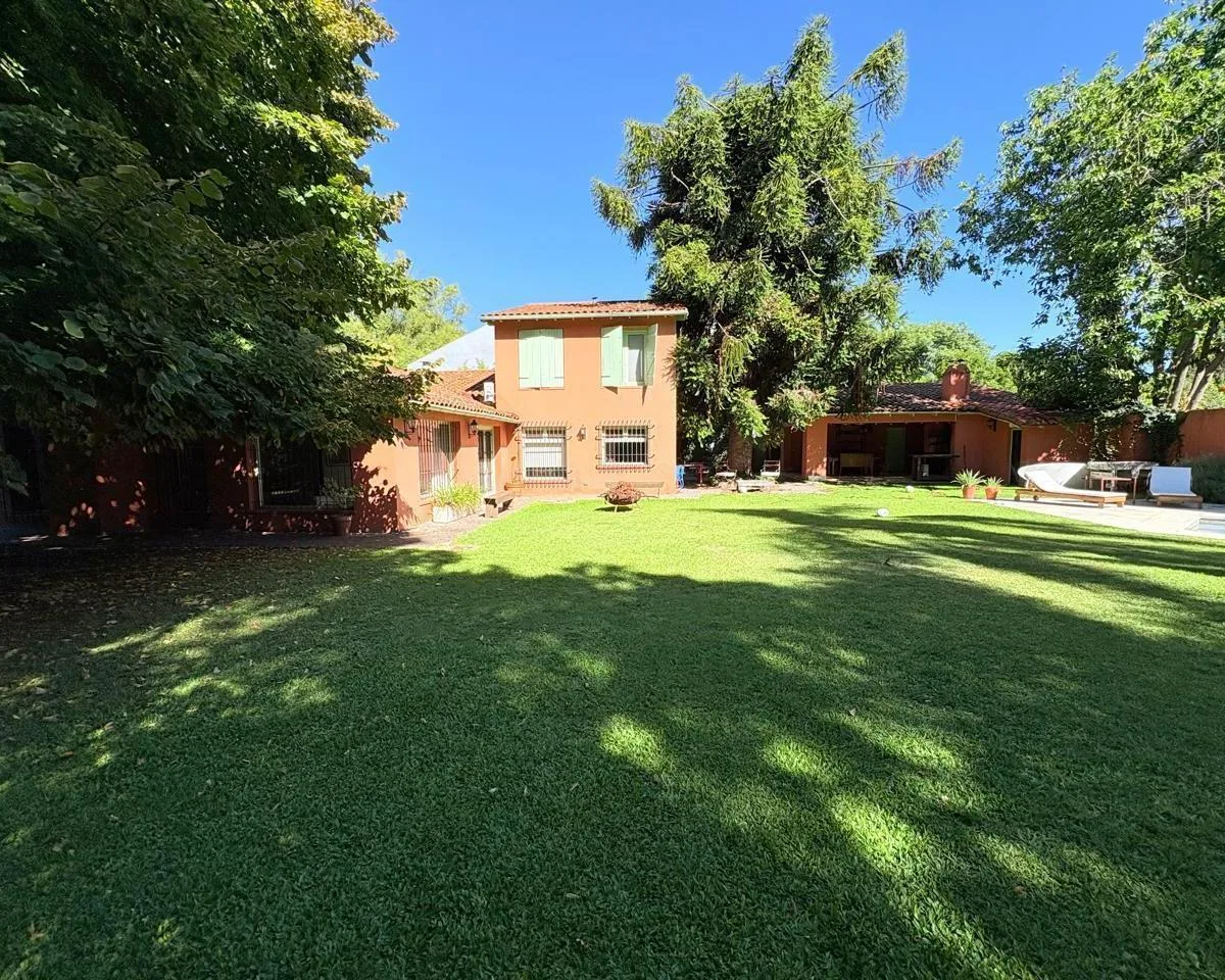 Casa com 5 dormitórios em San Isidro