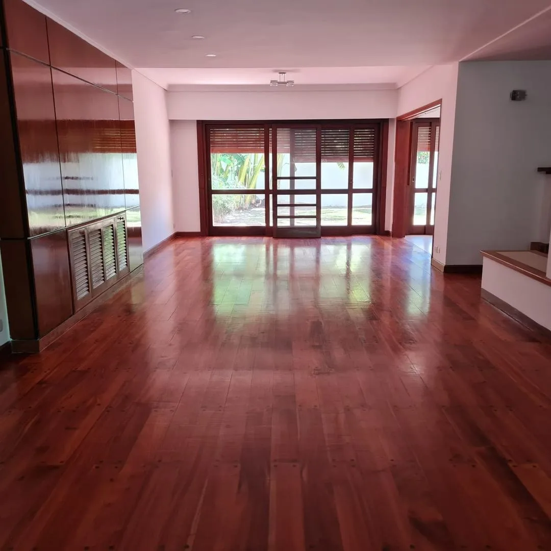 House with 5 rooms and playroom in Martínez