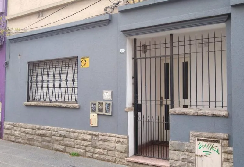 Casa de 2 dormitorios con patio en Banfield