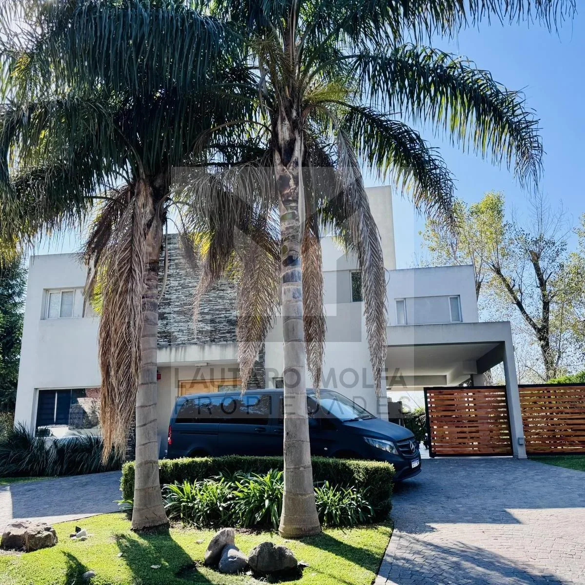 Casa mobiliada com 3 quartos em Ituzaingó