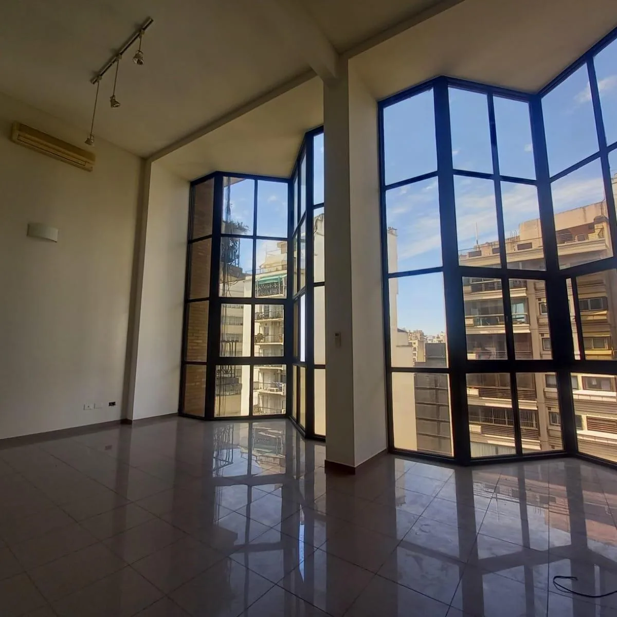 Двухуровневая квартира с 4 спальнями и парковкой в Balvanera