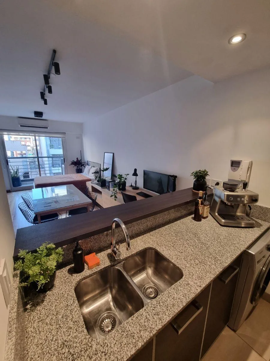 Monoambiente con balcón y vestidor en Villa Urquiza