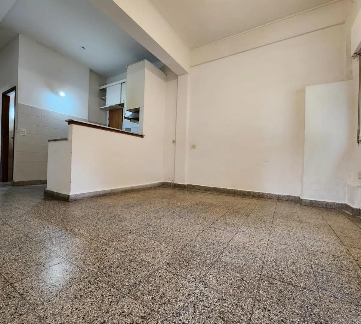 Apartamento de 2 dormitórios no rés-do-chão sem condomínio em La Plata