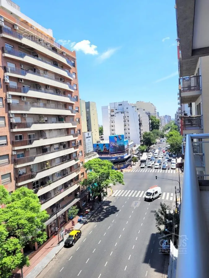 Квартира с двумя комнатами в Boedo, окна на улицу