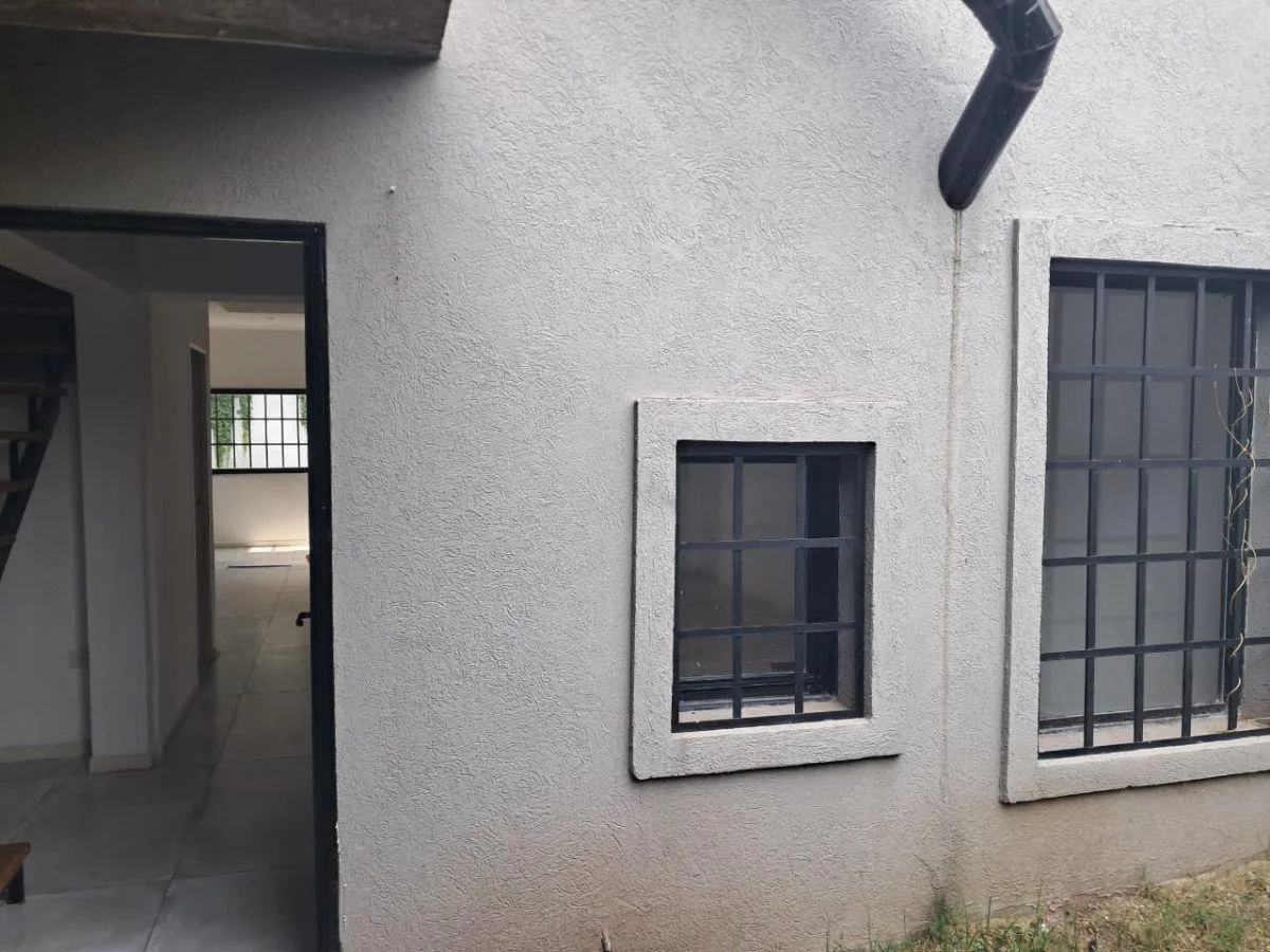 Four-bedroom split-level house with garden and pool in Lomas de Zamora