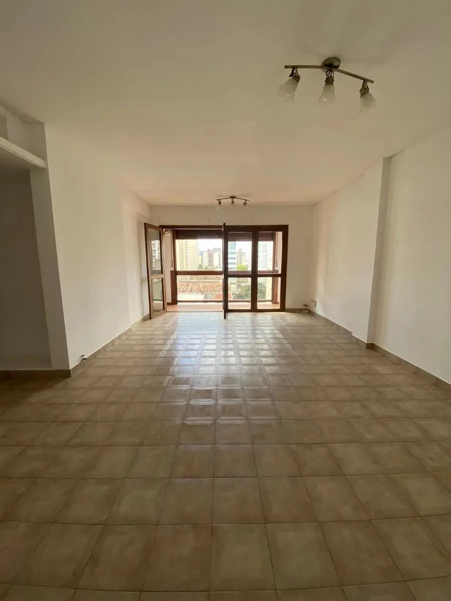 Apartamento de três quartos para alugar em La Plata