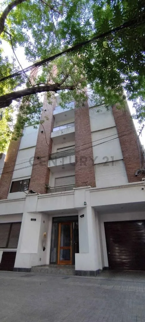 One-bedroom apartment street-facing with balcony in La Plata