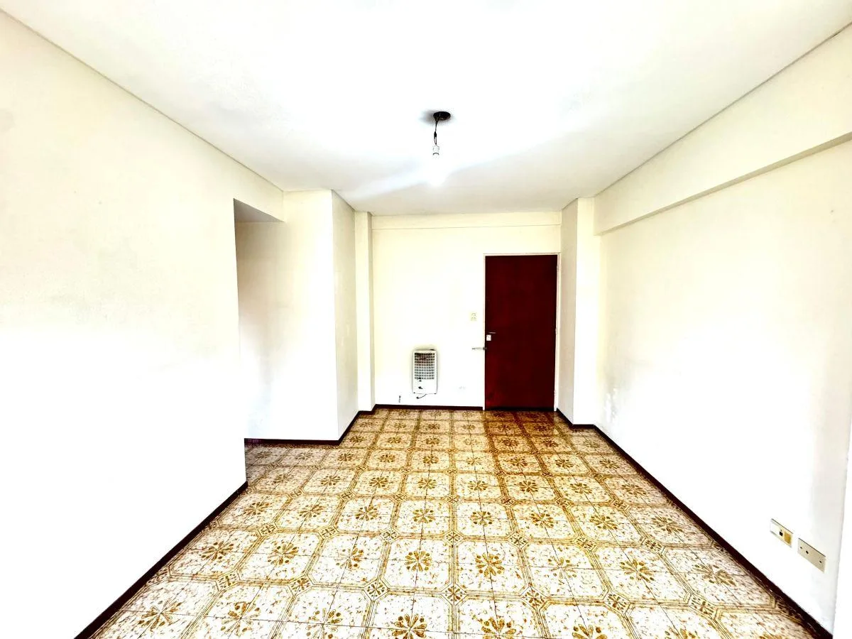 Apartamento de 2 ambientes de frente em Lanús